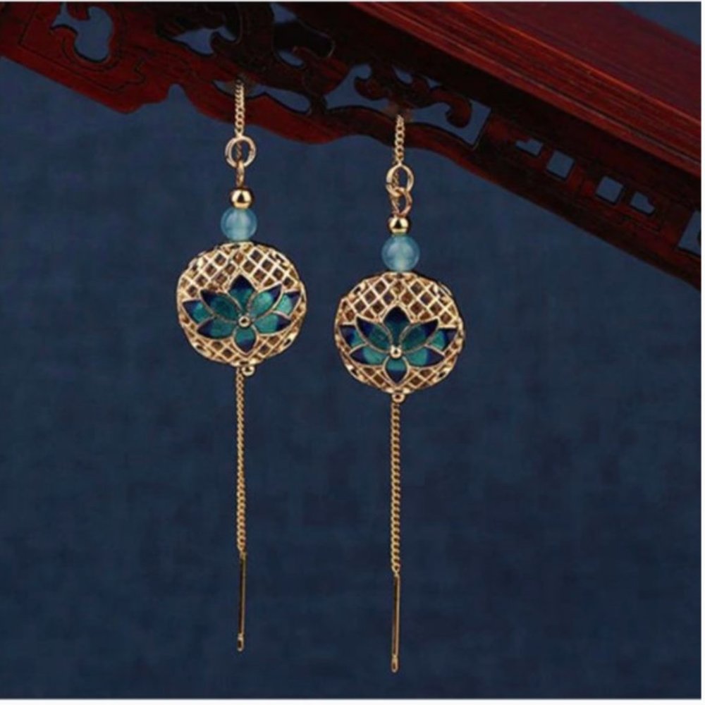 Gorgeous 14K Gold Lotus Flower Earrings - Picture 4 of 11